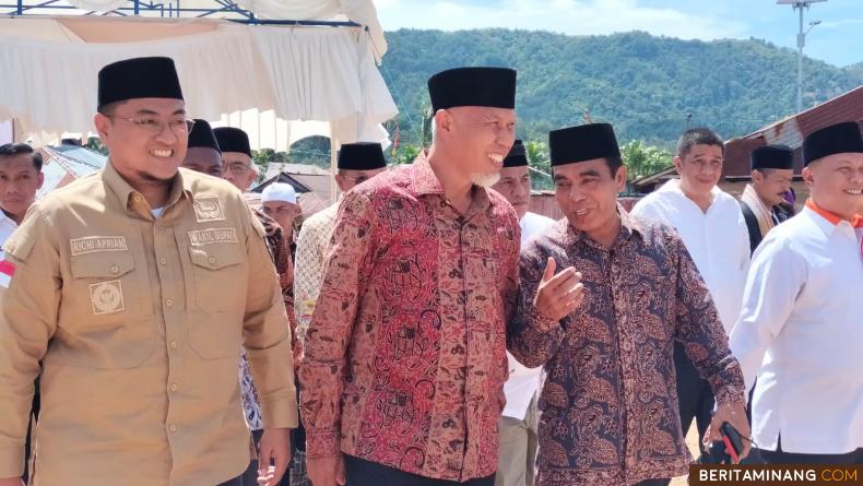 Gubernur Sumbar Mahyeldi saar meresmikan Pembangunan Masjid Wujud Kerjasama Ranah dan Rantau di Bungo Tanjuang Tanah Datar.