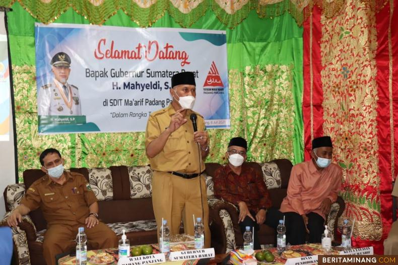 Gubernur Mahyeldi menghadiri Lokakarya dan Rapat Kerja tahun ajaran 2021-2022 SDIT Ma'arif Padang Panjang. m