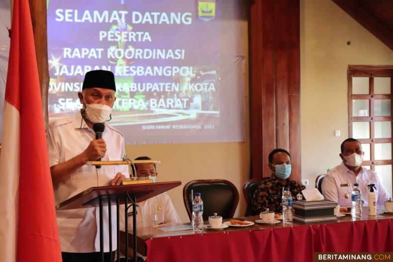 Gubernur Sumatera Barat Mahyeldi saat membuka Rapat Koordinasi jajaran Badan Kesatuan Bangsa dan Politik (Kesbangpol) Provinsi dan Kabupaten/ Kota.
