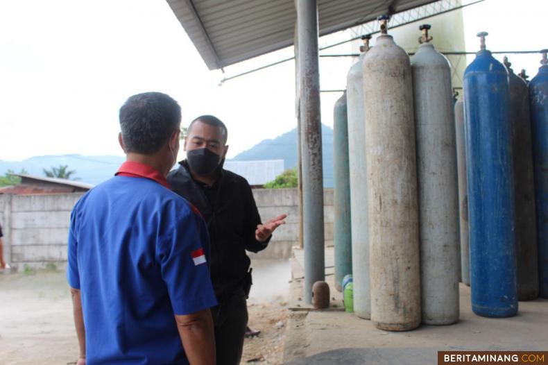 Wagub Audy Joinaldy saat mengunjungi perusahaan suplier oksigen CV. Asiana di By Pass Padang.
