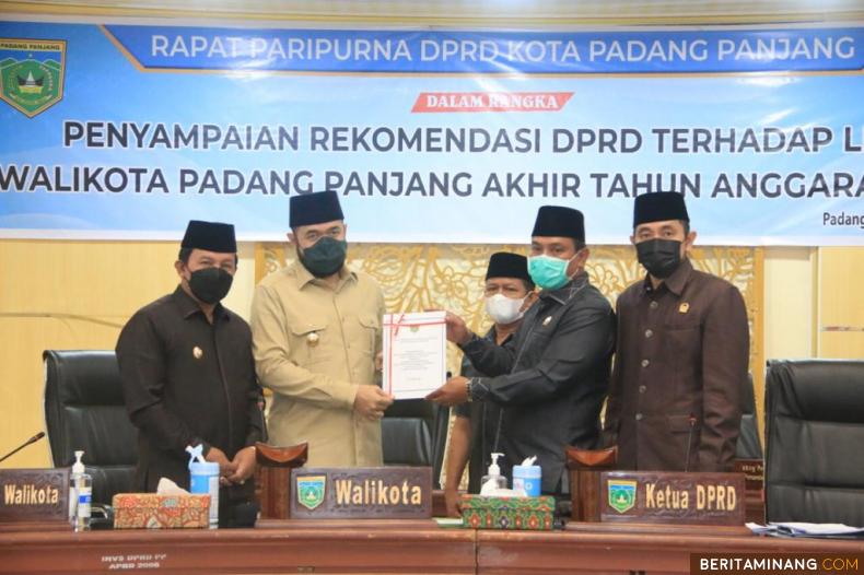 Ketua DPRD, Mardiansyah A.Md sampaikan  rekomendasi LKPJ pada Walikota Fadly Amran.