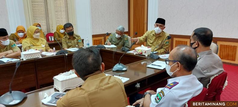 Gubernur Sumatera Barat (Sumbar) Mahyeldi Ansharullah saat memimpin rapat koordinasi (Rakor) perencanaan kegiatan Tour de PDRI. Foto: Humas Sumbar