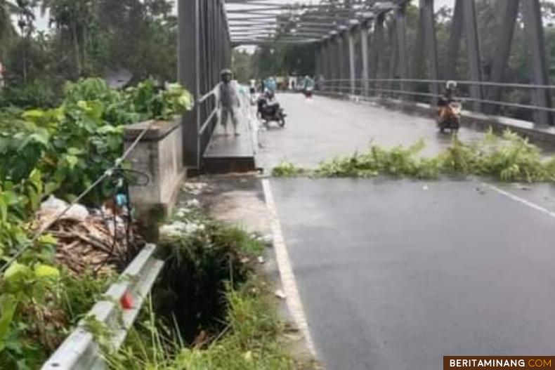 Kondisi terkini Jembatan Batang Sani Tandikek yang sudah tidak dilewati kendaraan.