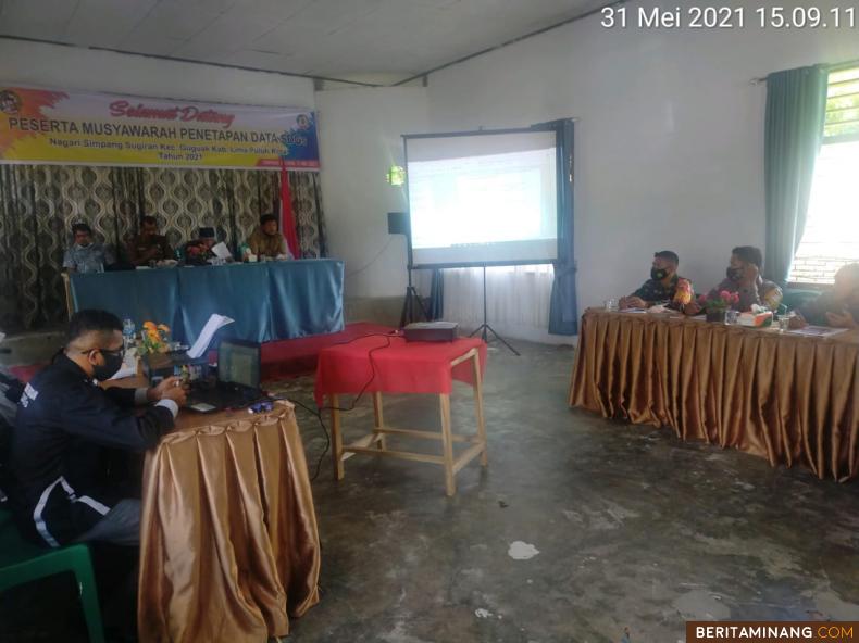 Babinsa Koramil 06 Guguk hadiri Rapat Nagari Penetapan Data SDGS di Gedung SD 01 Simpang Sugiran, Kecamatan Guguk, Kabupaten 50 Kota, Rabu 2 Juni 2021.