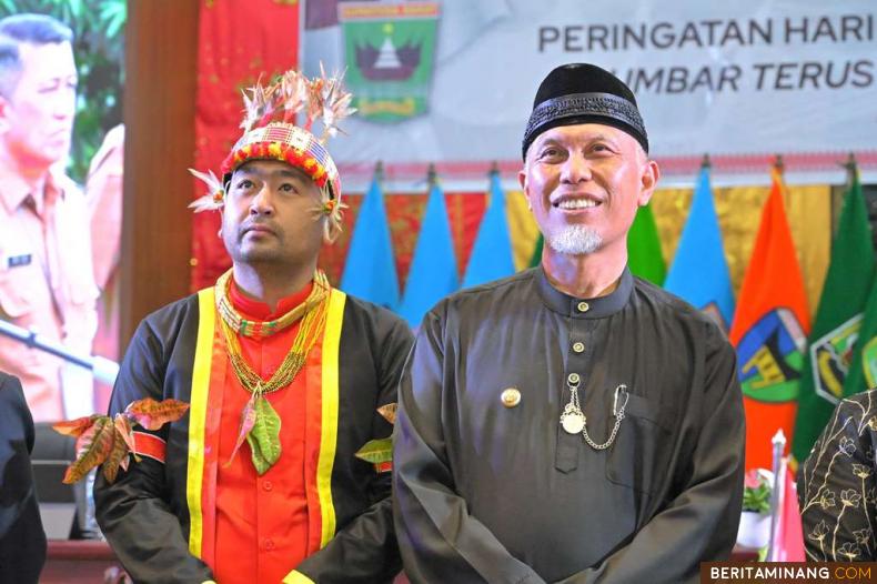 Pasangan duet Mahyeldi dan Audy Joinaldy sebagai Gubernur dan Wakil Gubernur (Wagub) Sumatra Barat (Sumbar), saat hadiri peringatan Hari Jadi Sumbar ke-78 di DPRD Sumbar, Minggu (1/9/2023). Foto-Foto: Adpim Sumbar