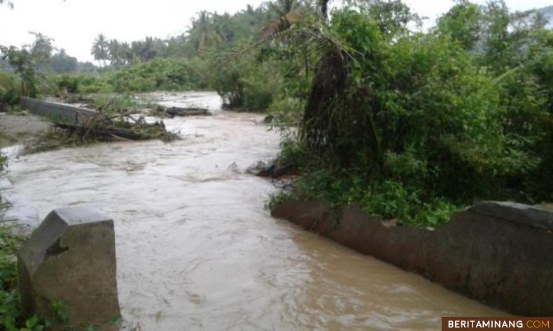 Jaringan irigasi Nagari Panyakalan Solok yang rusak diterjang banjir. Foto: suhanews