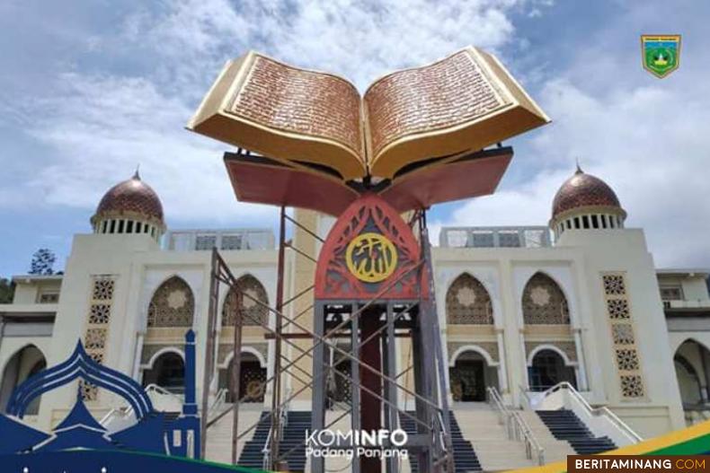 Monumen Al Qur'an di Islamic Center Padang Panjang.
