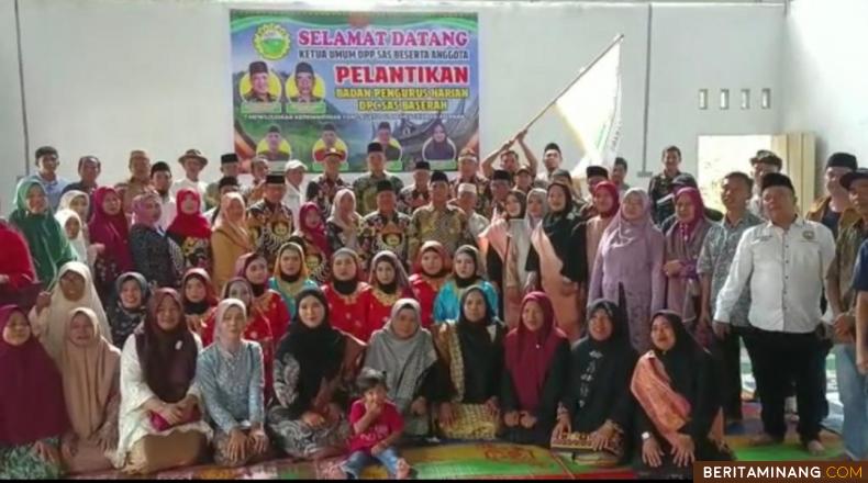 Foto bersama Ketua DPP SAS dan Ketua DPW SAS Riau dan Riau Kepulauan bersama pengurus dan warga SAS Baserah Kabupaten Sengingi. Mereka sepakat akan terus mempererat tali silaturahmi untuk kejayaan SAS. Foto : Ist