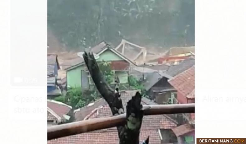 Gambar video viral banjir bandang Cipanas. sindonews