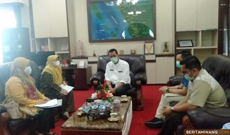 Bupati Pesisir Selatan, Drs. Rusma Yul Anwar, M.Pd., menerima kunjungan Kepala BPK RI Perwakilan Sumatera Barat, Yusna Dewi, Jum'at (19/03).