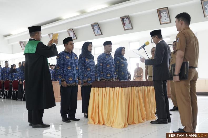 Bupati Lima Puluh Kota Safaruddin melantik 83 Pegawai Pemerintah dengan perjanjian di di Aula Kantor Bupati Limapuluh Kota, Senin, (31/07/2023). Fofo : Dok Kominfo Liko