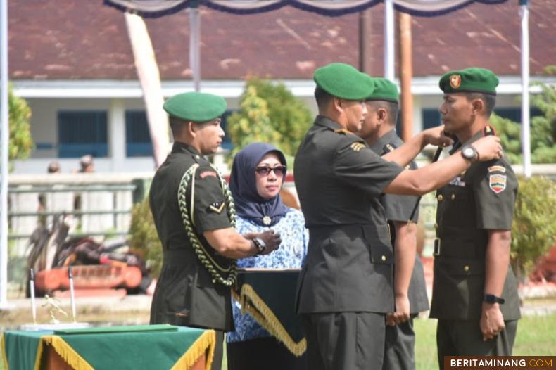 Danrem 032 Wirabraja Brigjen TNI Kunto Arief Wibowo pimpin upacara Sertijab Dandim 0319/Mentawai, Selasa (07/01/2020). (SasarainaFM)