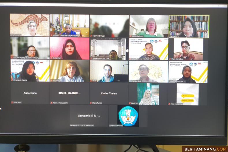 Dekan FBS UNP Serahterimakan Mahasiswa Asistensi Mengajar ke VILTA Victoria Australia yang diselenggarakan secara virtual pada Kamis  (4/8). Foto ET