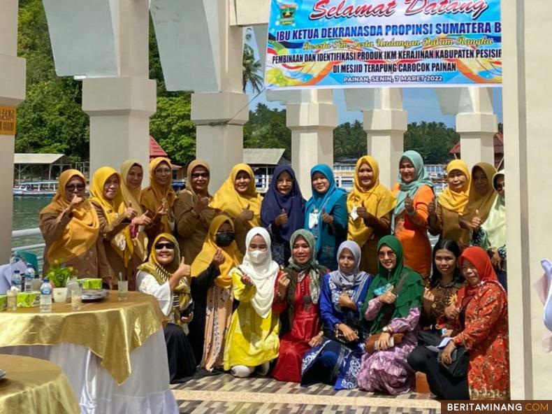 Identifikasi temu bisnis Dewan Kerajinan Nasional Daerah (Dekranasda) Provinsi Sumatera Barat (Sumbar) yang dilaksanakan di kawasan Masjid Terapung Carocok Painan, Senin (7/3).