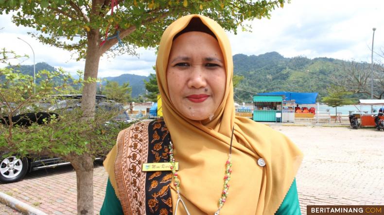 Kepala Dinas Perdagangan dan Transmigrasi Kabupaten Pessel, Mimi Riarty Zainul.