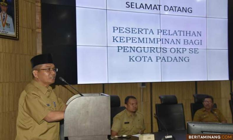 Sekretaris Daerah Kota Padang Amasrul saat membuka acaa pelatihan. Foto Humas Padang