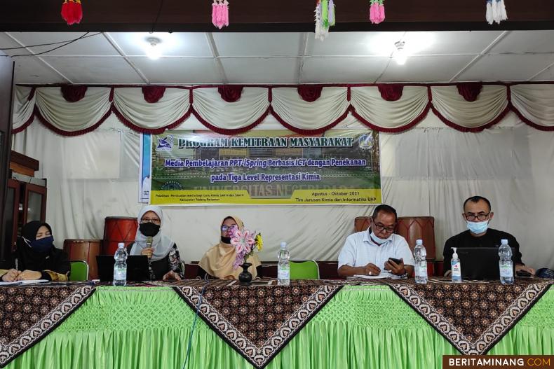 Dosen UNP Lakukan Pelatihan Guru Kimia SMAN dan SMKN Padang Pariaman.