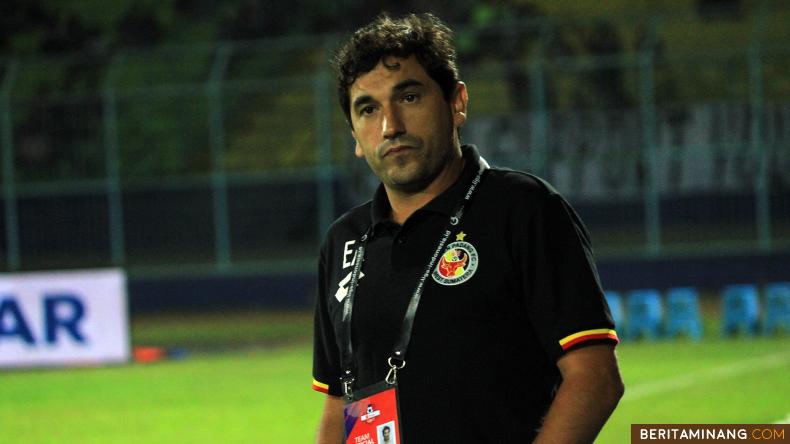 Coach Eduardo Almeida.