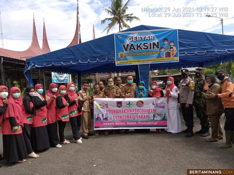 Foto bersama saat kegiatan Gebyar Vaksin Nasional, Kecamatan Payakumbuh Timur, Selasa (29/06).