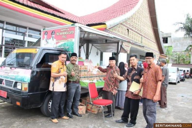 Warga Padang Panjang menyerbu lokasi dilakukannya gerakan pangan murah ramadan, Kamis (30/3/2023). Foto: Kominfo Padang Panjang