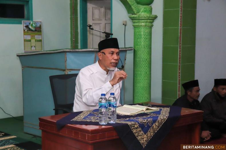 Mahyeldi saat menghadiri acara peresmian dan Wisuda Tahfiz Perdana Pondok Tahfiz Surau Tauhid di Nagari Alahan Panjang Kec Lembah Gumanti Kabupaten Solok, Minggu (26/12/2021).