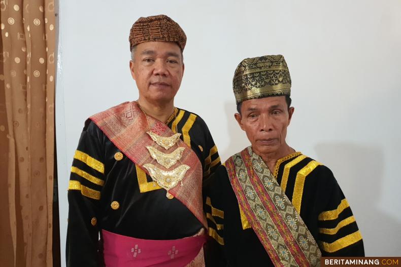 Gubernur Sumatera Barat dan Rektor Prof. Ganefri, Ph.D. Hadiri Pelantikan WR II Universitas Negeri Padang menjadi Pangulu Andiko di Kanagarian Maninjau Kabupaten Agam pada Minggu (16/1).