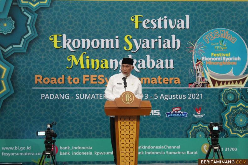 Gubernur Sumbar Mahyeldi saat membuka FESMina (Festival Ekonomi Syariah Minangkabau) sekaligus launching 