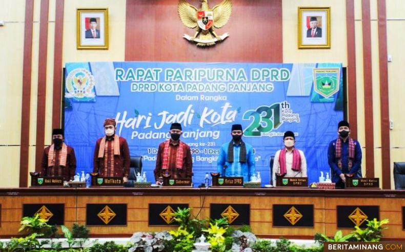 Gubernur Sumbar, Mahyeldi saat menghadiri HUT ke-231 Kota Padang Panjang.