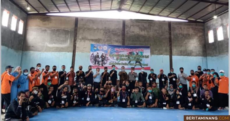 Ikatan Pencak Silat Indonesia (IPSI) Solok Selatan foto bersama usai pembukaan acara  pelatihan pelatih dan wasit juri. Kegiatan yang diikuti oleh 39 peserta dimulai 3 hingga 6 September 2020 di Sangir Balai Janggo. Ist.