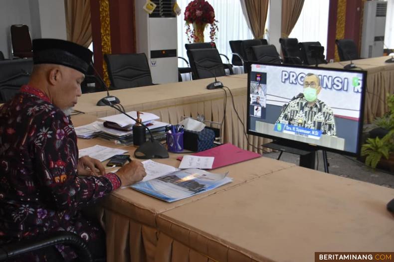 Wali Kota Padang H. Mahyeldi Ansharullah ewaktu menjadi Keynote Speaker acara Web Seminar (Webinar) Nasional yang diadakan oleh program studi Ilmu Pemerintahan Fakultas Syariah Universitias Sulthan Thaha Saifuddin (STS) Jambi, Kamis (11/6/2020).