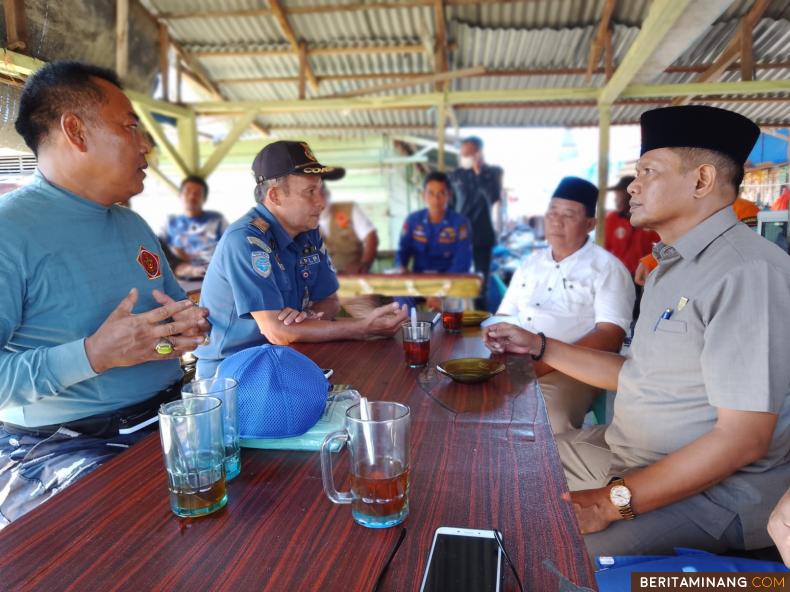 Haji Erianto Ketua DPRD Pasaman Barat (Pasbar) langsung meninjau situasi pencarian korban nelayan Air Bangis yang hilang.