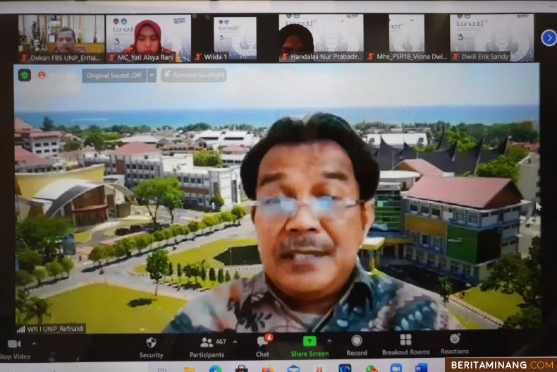 Konferensi Internasional ICONADD Tahun 2021 Jurusan Seni Rupa dibuka Wakil Rektor I Universitas Negeri Padang, Dr. Refnaldi, M.Litt. pada Kamis (25/11) secara virtual.