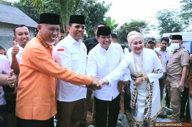 Gubernur Sumatera Barat, Mahyeldi saat menghadiri peletakan batu pertama Masjid Al-Minangkabauwi di  di Kampung Pembaruan, Desa Panongan, Kecamatan Panongan. Foto: Kominfotik Sumbar