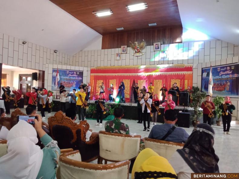 Para kaum milenial Solsel tengah mengikuti pemilihan Duta Gendre di aula Sarantau Sasurambi, Rabu (3/3/2021). Afrizal. A