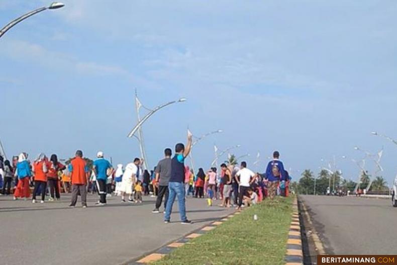 Aktifitas Senam Minggu Pagi di Fly Over Duku Padang Pariaman. Foto Ist