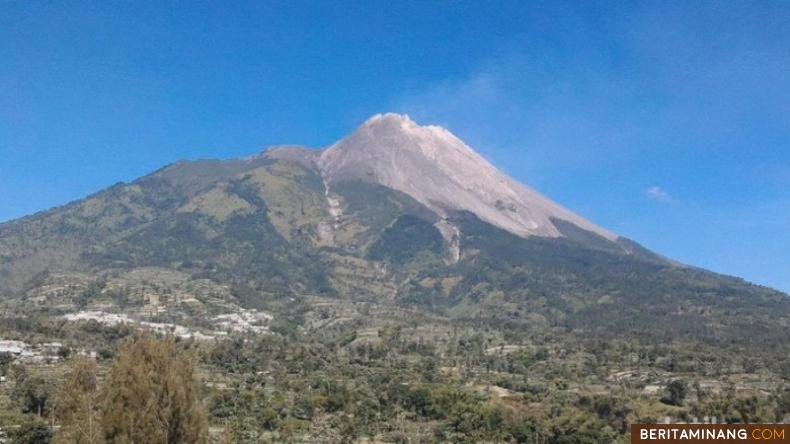 Gunung Merapi yang naik ke level siaga. Foto: detikcom