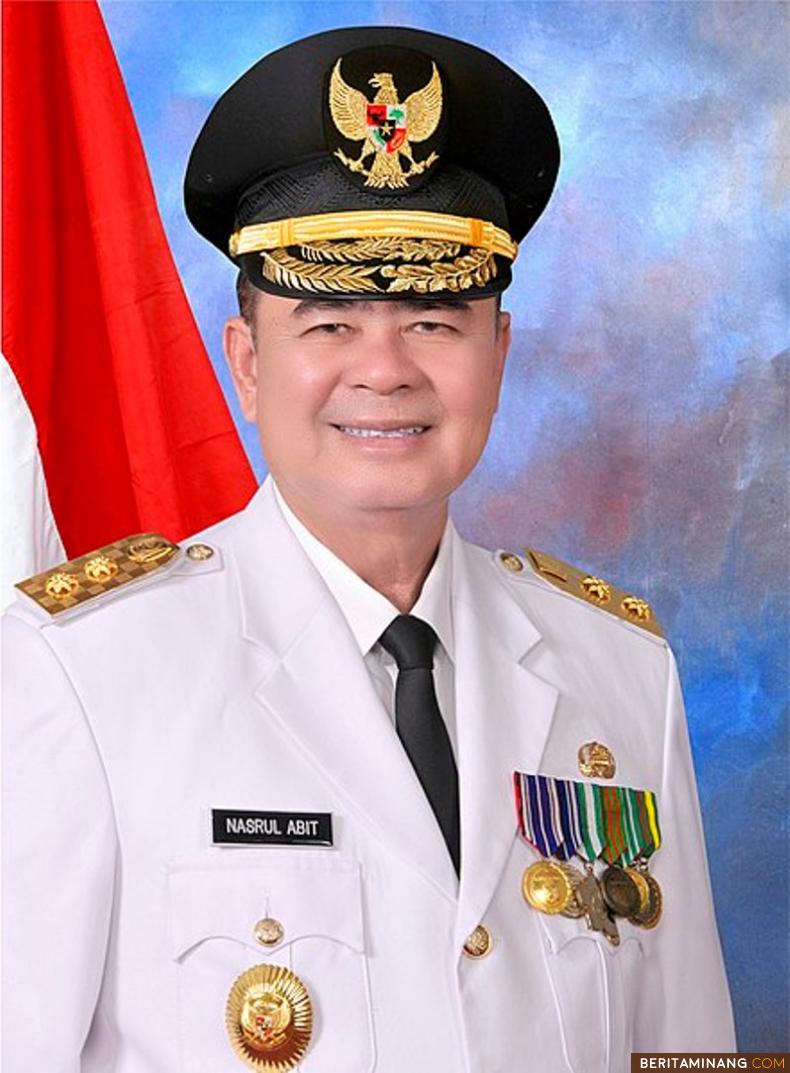 Drs. H. Nasrul Abit gelar Datuak Malintang Panai.