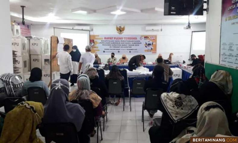 Suasana Rapat Pleno Terbuka KPU Padang Panjang rekapitulasi suara Pilgub 2020.