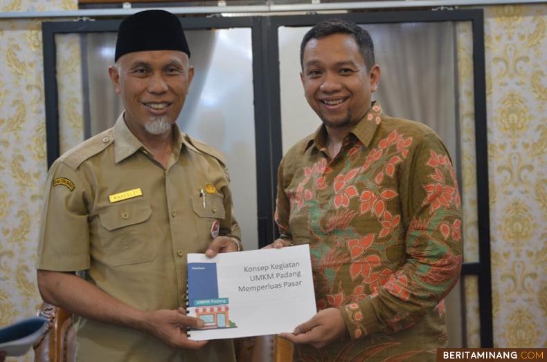 Pemko Padang menggelar pertemuan dengan rombongan Indonesia Diaspora Norwegia yang dipimpin oleh Arswendy di Rumah Dinas Walikota Padang, Senin (6/1/2020). (Humas Kota Padang)