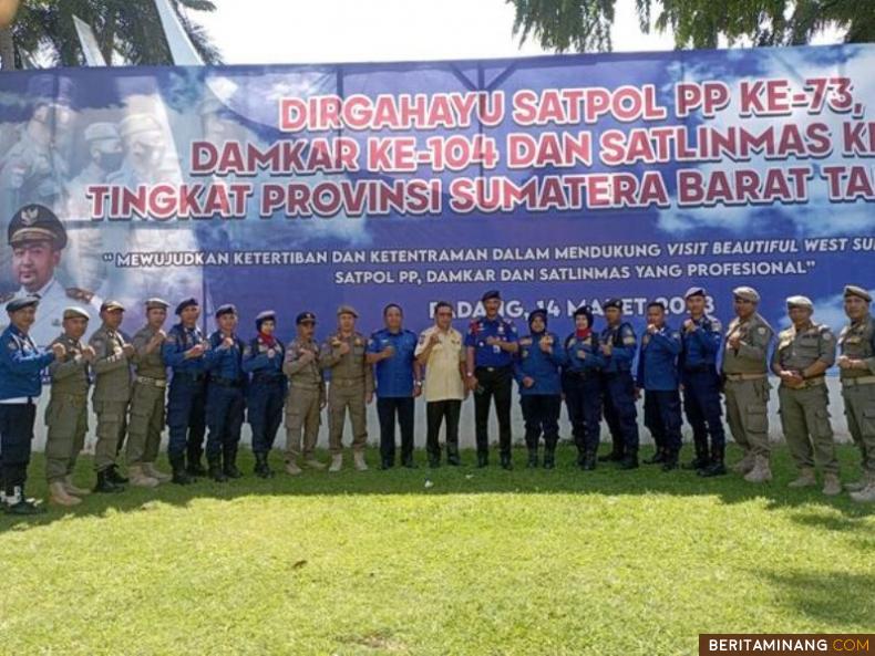 Foto bersama usai upacara peringatan hari jadi ketiga satuan tersebut di lapangan Kantor Gubernur Sumbar di Padang, Selasa (14/3/2023). Foto: Kominfo Padang Panjang