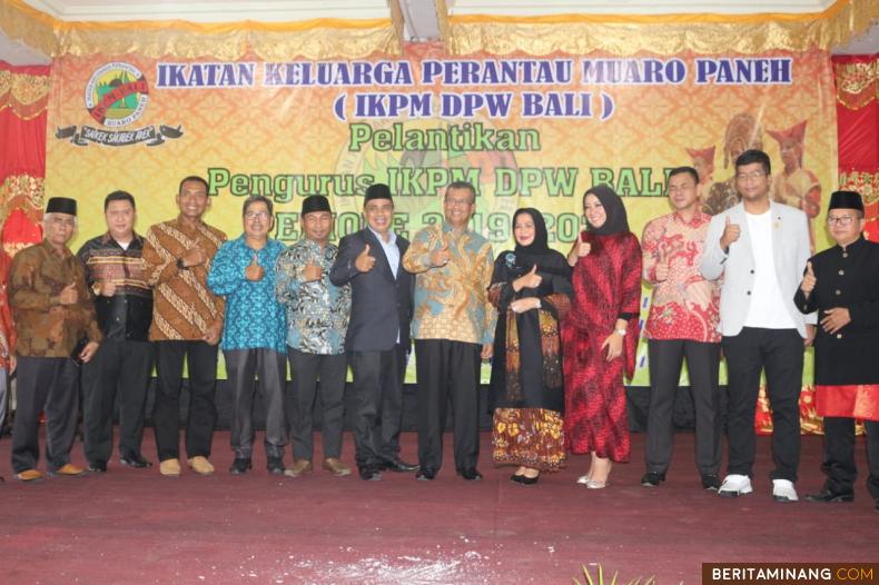 Bupati Solok Gusmal foto bersama Pengurus IKPM Bali yang baru dilantik. Foto Humas Solok