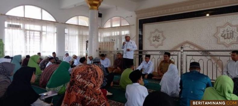 Suasana pembukaan khatam Al Quran yang dilaksanakan Baznas Padang Panjang, Senin (16/1/2023) di Masjid Tauhid Pasar Baru. Foto: Kominfo Padang Panjang