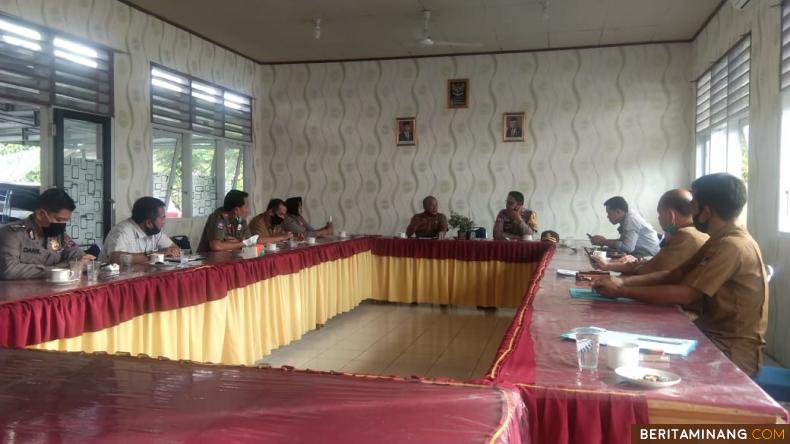 Pemerintah Kota Payakumbuh melakukan rapat bersama Polres payakumbuh membahas tentang STR Kapolda Sumbar nomor 260 dan 245 tentang Jukrah (Petunjuk dan Arahan) pelaksanaan izin keramaian yang diadakan di Aula Kesbangpol Kota Payakumbuh, Rabu(8/7).