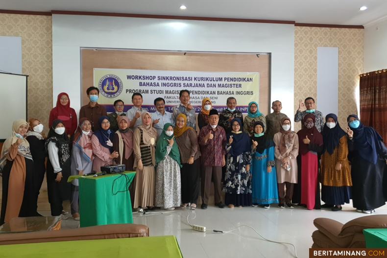 Prodi Pendidikan Bahasa Inggris Sarjana dan Magister FBS UNP lakukan Sinkronisasi Kurikulum pada Minggu (14/11) di Rumah Tamu UNP Lubuk Minturun Padang.