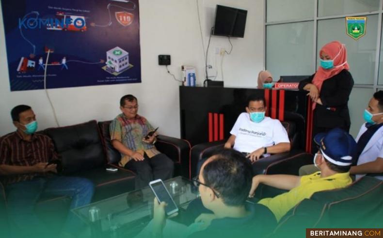 Ketua Satgas PPVC Padang Panjang Sonny Budaya Putra saat tinjau Posko PSC 119.