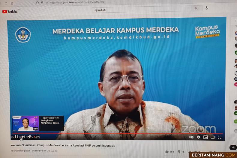 Rektor UNP Prof. Ganefri, Ph.D.pada webinar Sosialisasi Kampus Merdeka bersama Asosiasi FKIP seluruh Indonesia pada Jumat (2/7) siang ini.