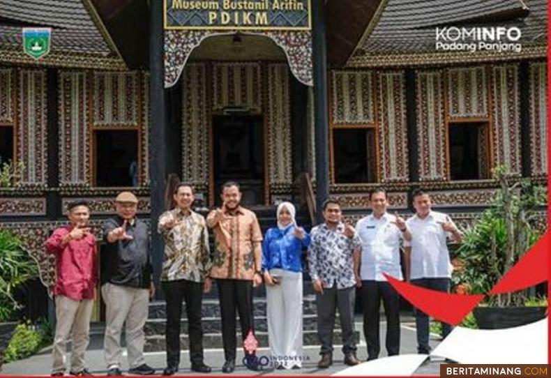 Wako Padang Panjang Fadly Amran saat dampingi KPI Pusat berkunjung ke PDIKM. Foto: Kominfo Padang Panjang