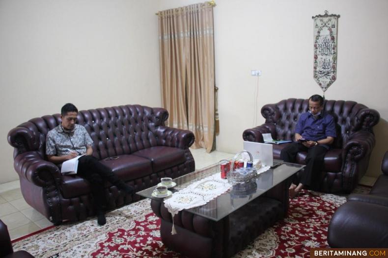 Sekretaris Daerah Kab. Solok Aswirman, SE, MM. ikut rapat online via vidio conference dengan Kemendagri. Foto Humas Kab. Solok
