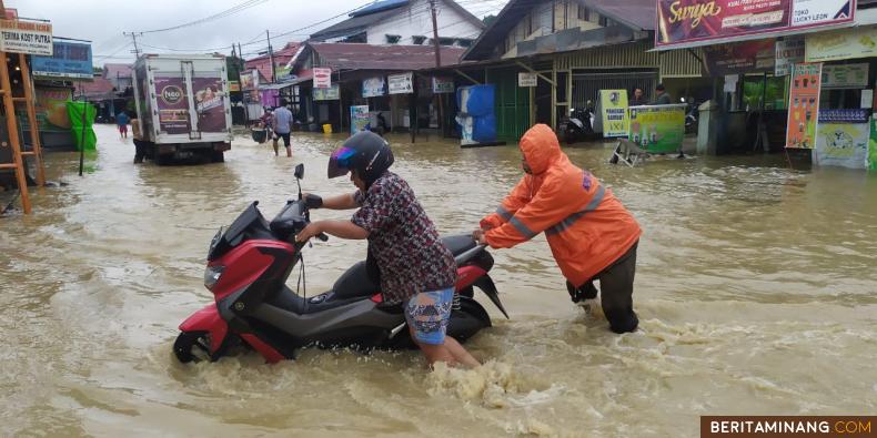 Banjir yang terjadi di Kota Samarinda, Provinsi Kalimantan Timur pada Jumat (2/7) pukul 09.00 WIB. Foto: BPBD Kota Samarinda