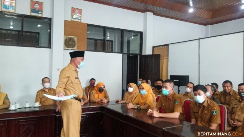 Gubernur Sumatera Barat (Sumbar), Mahyeldi Ansharullah lakukan Inspeksi Mendadak (Sidak) ke Kantor Dinas Pemberdayaan Masyarakat Desa (DPMD) Sumbar, di Jl. Pramuka, Selasa (18/5/2021).
